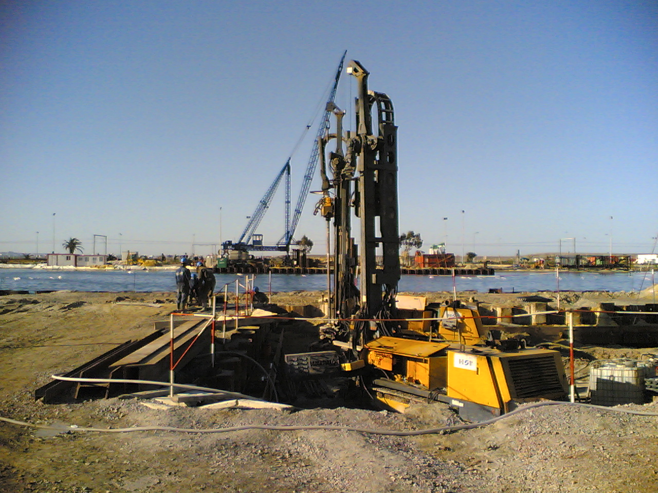 Travaux de fondations : pieux (forés, CFA), micropieux